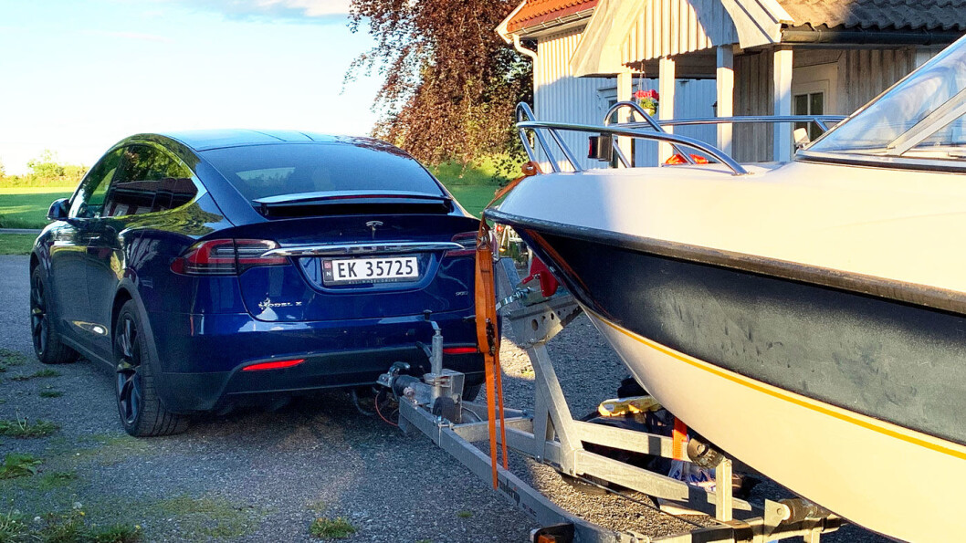 TREKKER MEST: Tesla X er den største elbilen på markedet og modellen med best hengerkapasitet. Men det er ikke sikkert du har riktig førerkort til å kjøre denne med maks vekt på hengerfestet. Foto: NAF TREKKER MEST: Tesla X er den største elbilen på markedet og modellen med best hengerkapasitet. Men det er ikke sikkert du har riktig førerkort til å kjøre denne med maks vekt på hengerfestet. Foto: NAF