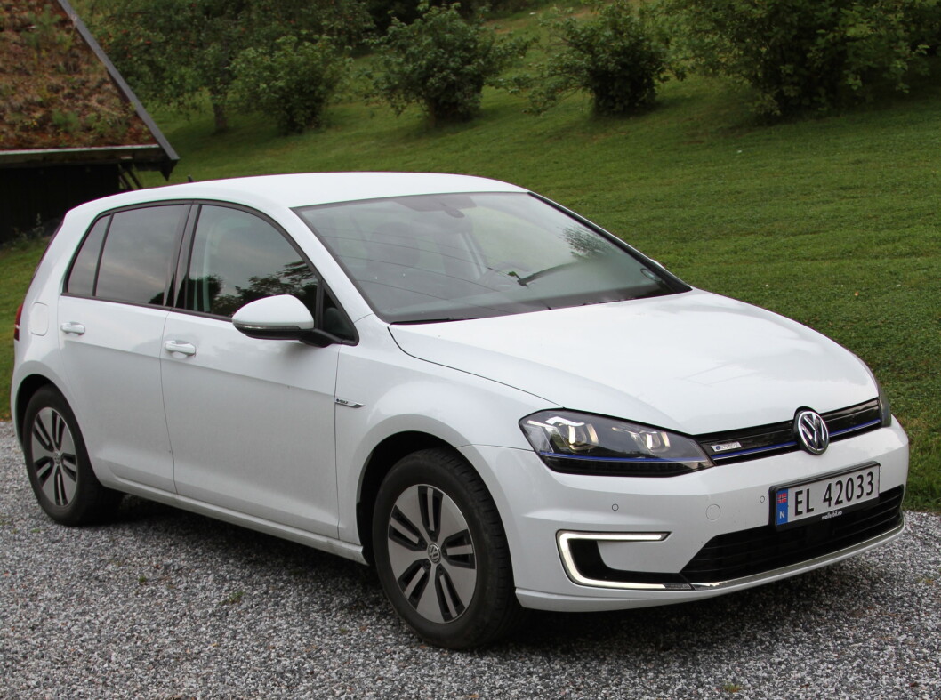 BERE BATTERIER: I desember kommer en oppgradert utgave av VW e-Golf og rekkevidden øker fra 200 til 300 kilometer på en lading. Foto: Rune Korsvoll BERE BATTERIER: I desember kommer en oppgradert utgave av VW e-Golf og rekkevidden øker fra 200 til 300 kilometer på en lading. Foto: Rune Korsvoll