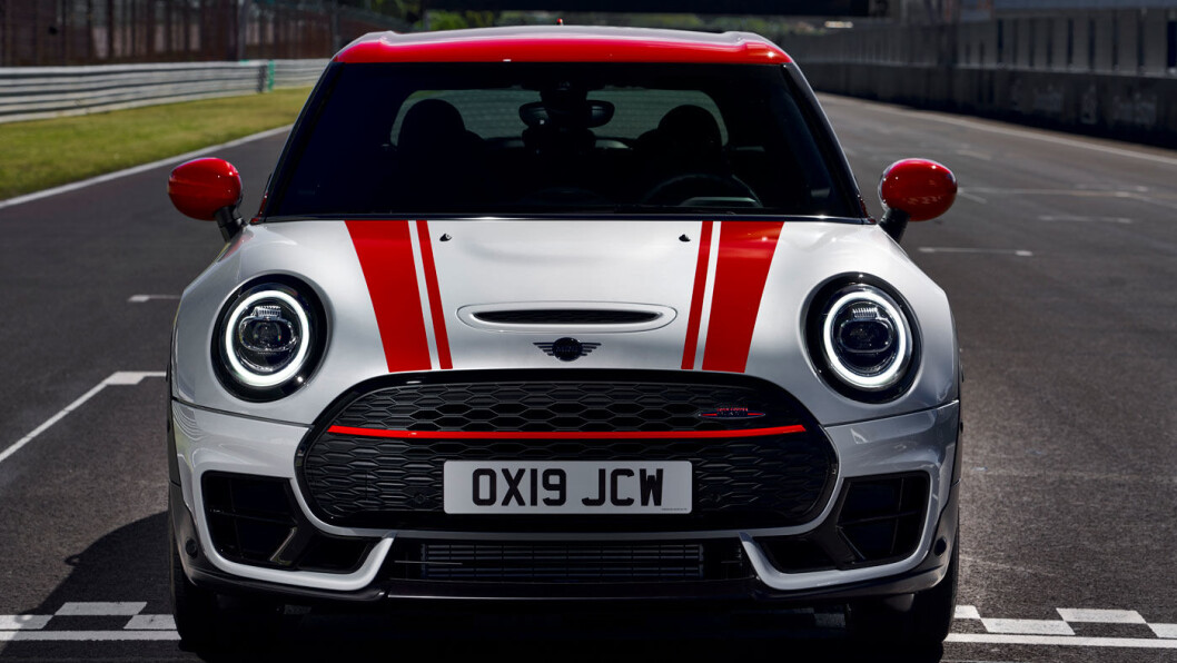 MAKSIMERES: Nå blir også Mini-modellene Countryman og Clubman oppgradert i rallylegenden John Coopers ånd. De to firehjulsdrevne modellene får tidenes sterkeste Mini-motorisering. Foto: Mini MAKSIMERES: Nå blir også Mini-modellene Countryman og Clubman oppgradert i rallylegenden John Coopers ånd. De to firehjulsdrevne modellene får tidenes sterkeste Mini-motorisering. Foto: Mini