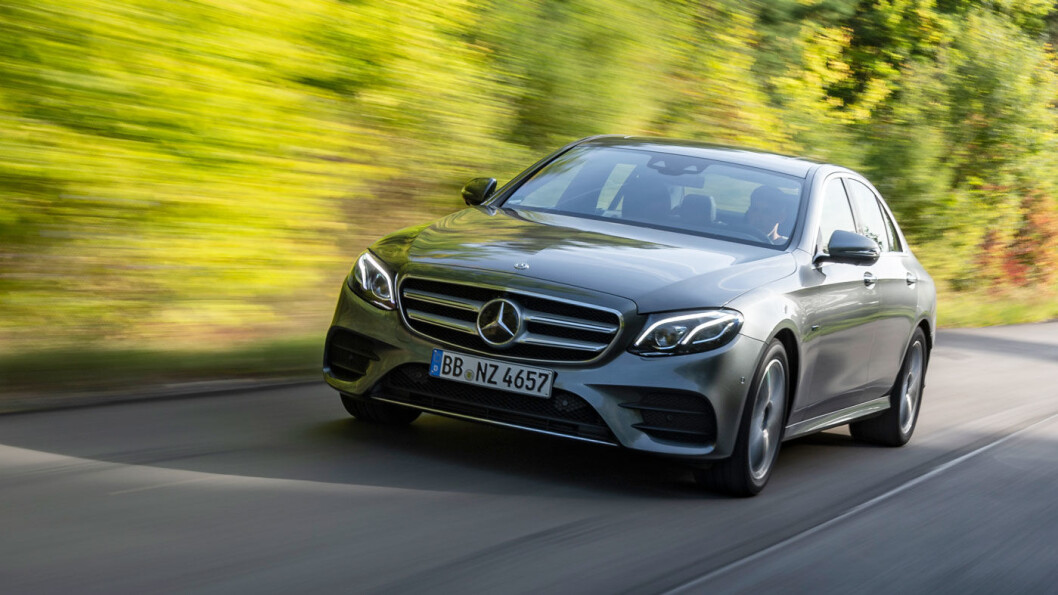 KLASSIKER: E-klasse sedan er for mange Mercedes med stor M. Nå kommer det en liknende, men litt mer kompakt versjon, med eldrift. Foto: Daimler KLASSIKER: E-klasse sedan er for mange Mercedes med stor M. Nå kommer det en liknende, men litt mer kompakt versjon, med eldrift. Foto: Daimler