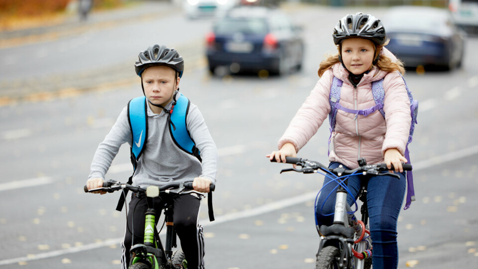 TRYGG PÅ SYKKEL: Nesten sju av ti barn sykler eller går til skolen. Stortingets mål er 80 prosent. Foto: NAF