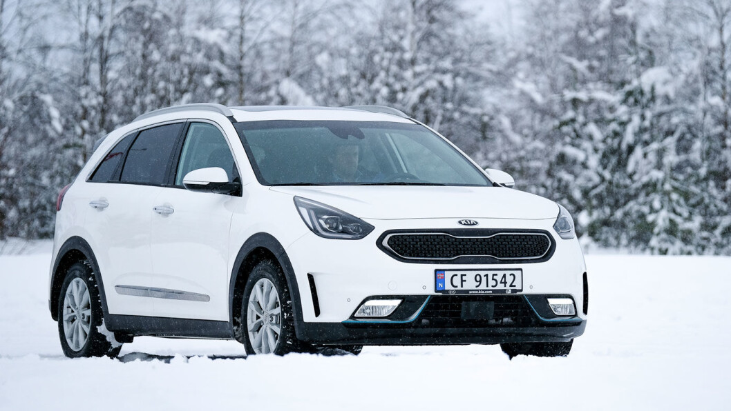 LAVT FORBRUK: Kia Niro plug-in går nær 60 km på ren elektrisitet. Drivstofforbruket kan altså holdes ekstremt lavt. Foto: Jon Terje Hellgren Hansen LAVT FORBRUK: Kia Niro plug-in går nær 60 km på ren elektrisitet. Drivstofforbruket kan altså holdes ekstremt lavt. Foto: Jon Terje Hellgren Hansen