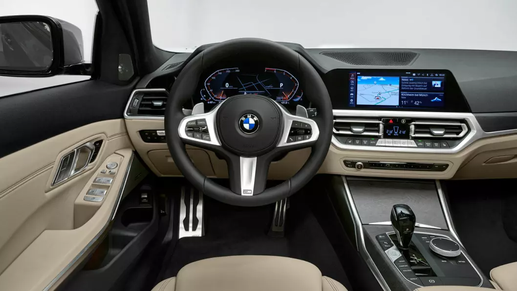 HELDIGITALT: Instrumentpanelet og infotainmentskjermen i BMW 3 er blitt heldigitalt.