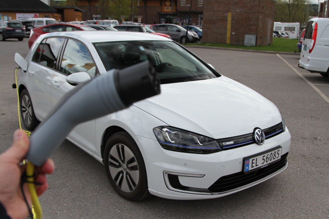 GOLF HAR ALT: VW Golf er fortsatt den klart mest populære bilen i Norge, blant annet fordi den kommer i elektrisk utgave og som ladbar hybrid. Foto: Rune Korsvoll GOLF HAR ALT: VW Golf er fortsatt den klart mest populære bilen i Norge, blant annet fordi den kommer i elektrisk utgave og som ladbar hybrid. Foto: Rune Korsvoll