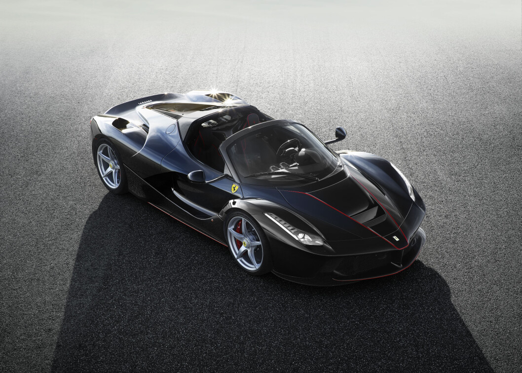 PRIVAT VISNING: Ferrari arrangerte en privat visning for utvalgte samlere og viktige kunder i vår. Resultatet var at alle La Ferrari Spider som skal bygges ble solgt. Foto: Ferrari PRIVAT VISNING: Ferrari arrangerte en privat visning for utvalgte samlere og viktige kunder i vår. Resultatet var at alle La Ferrari Spider som skal bygges ble solgt. Foto: Ferrari