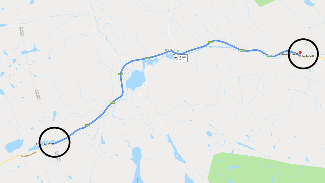 15 KILOMETER: Senterpartileder Trygve Slagsvold Vedum vil flytte en bomstasjon 15 kilometer, fra den nye motorveien i sirkelen til høyre til fylkesgrensa, sirkelen til venstre 15 KILOMETER: Senterpartileder Trygve Slagsvold Vedum vil flytte en bomstasjon 15 kilometer, fra den nye motorveien i sirkelen til høyre til fylkesgrensa, sirkelen til venstre