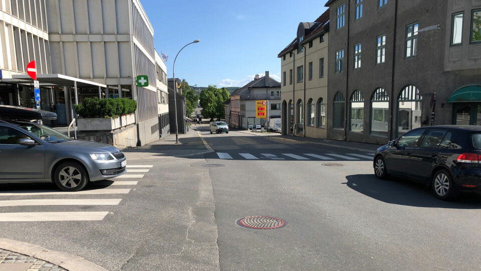 GAMLE E6: For noen tiår siden gikk E6 gjennom Lillehammer sentrum. Hvor mange vil kjøre gratis her når ny bompengefinansiert motorvei står ferdig utenfor byen? Foto: Geir Røed