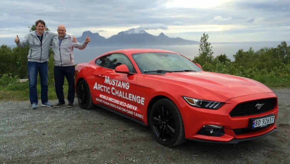 MUSTANG-REKORD: Knut Wilthil og Henrik Borchgrevink satte verdensrekord i økokjøring med en Ford Mustang ved å kjøre 1249,3 km på en tank. Foto: Ford