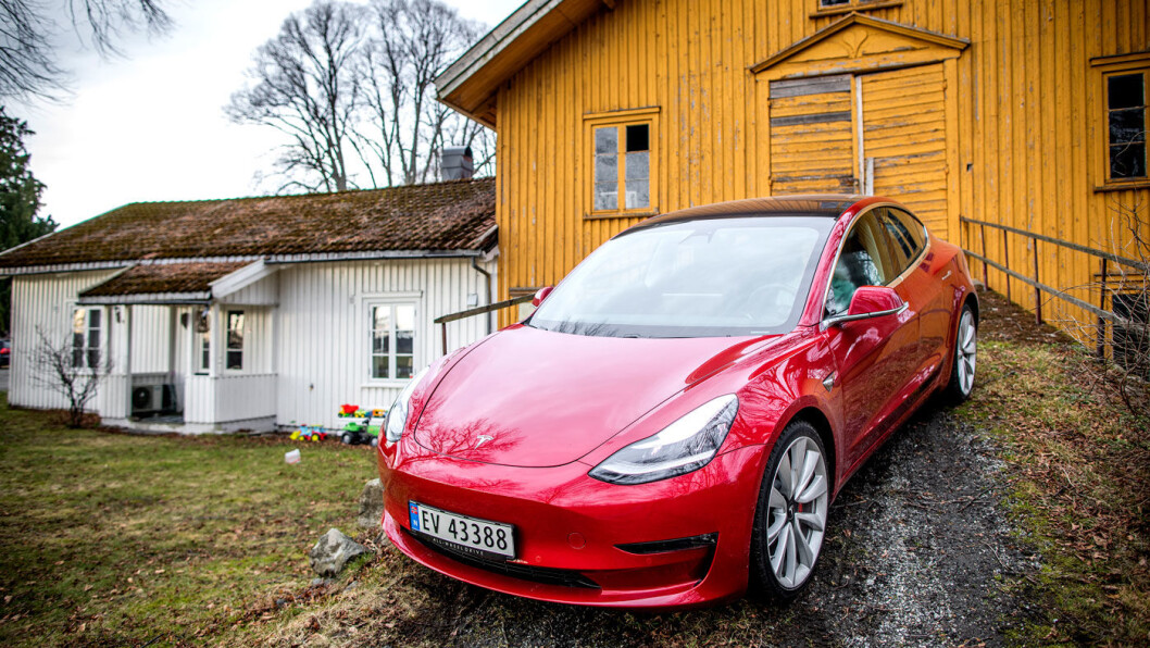 NORGESBILEN: Tesla Model 3 er suveren på salgstoppen og passerte i juni 10.000 solgte eksemplarer hittil i år. Foto: Tomm W. Christiansen NORGESBILEN: Tesla Model 3 er suveren på salgstoppen og passerte i juni 10.000 solgte eksemplarer hittil i år. Foto: Tomm W. Christiansen