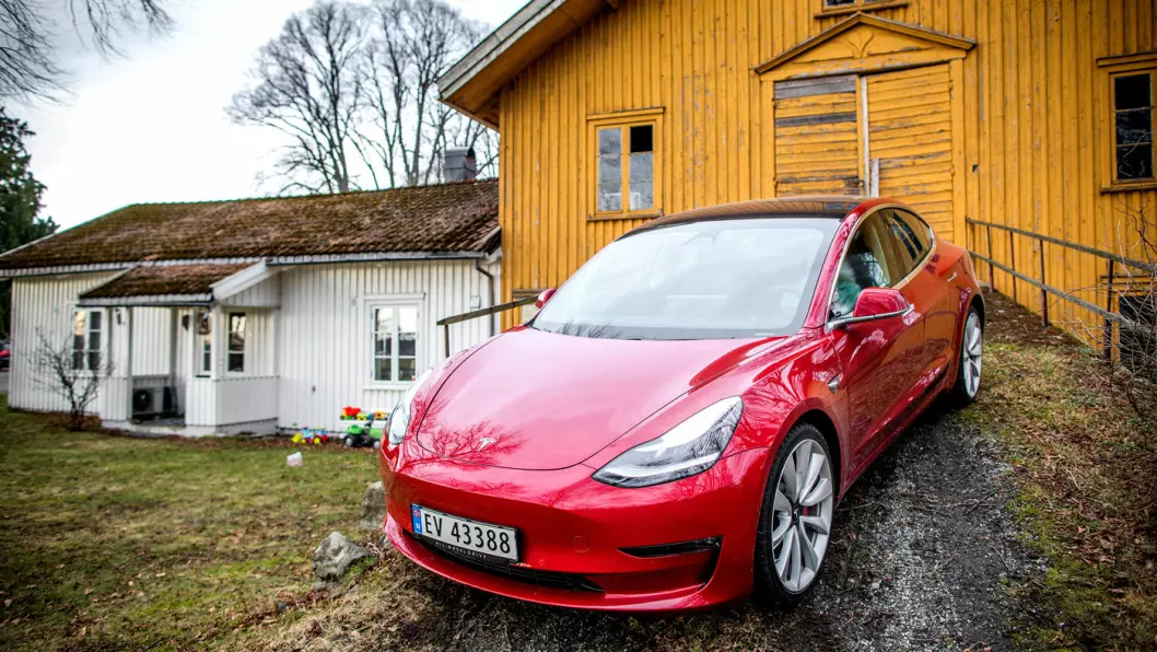 NORGESBILEN: Tesla Model 3 er suveren på salgstoppen og passerte i juni 10.000 solgte eksemplarer hittil i år. Foto: Tomm W. Christiansen