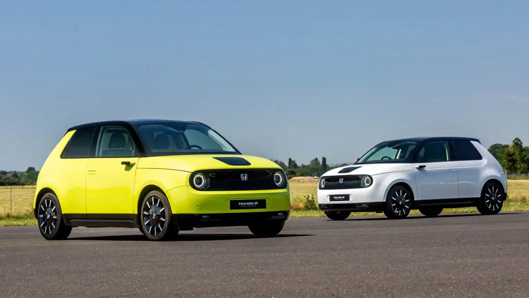 NÆRMER SEG: Honda e kan nå reserveres, og nærmer seg norske veier. Eller primært gater. Bilen er primært konstruert for bykjøring. Foto: Honda NÆRMER SEG: Honda e kan nå reserveres, og nærmer seg norske veier. Eller primært gater. Bilen er primært konstruert for bykjøring. Foto: Honda