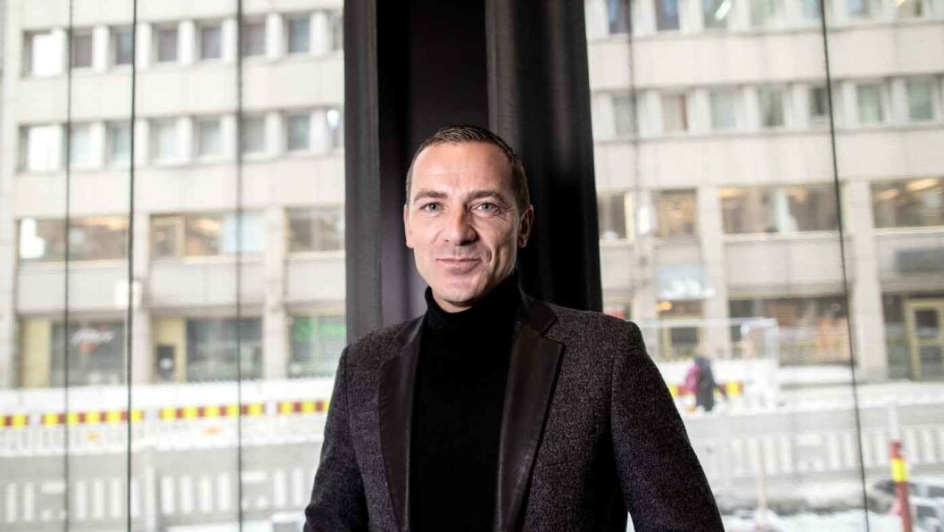 NY FREMTID: – Alle vet at digitaliseringen av samfunnet vil føre til at bilen vil spille en annen rolle de neste 100 årene, sier Henrik Wenders, markedsdirektør i Byton. NY FREMTID: – Alle vet at digitaliseringen av samfunnet vil føre til at bilen vil spille en annen rolle de neste 100 årene, sier Henrik Wenders, markedsdirektør i Byton.