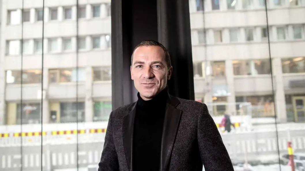 NY FREMTID: – Alle vet at digitaliseringen av samfunnet vil føre til at bilen vil spille en annen rolle de neste 100 årene, sier Henrik Wenders, markedsdirektør i Byton. NY FREMTID: – Alle vet at digitaliseringen av samfunnet vil føre til at bilen vil spille en annen rolle de neste 100 årene, sier Henrik Wenders, markedsdirektør i Byton.