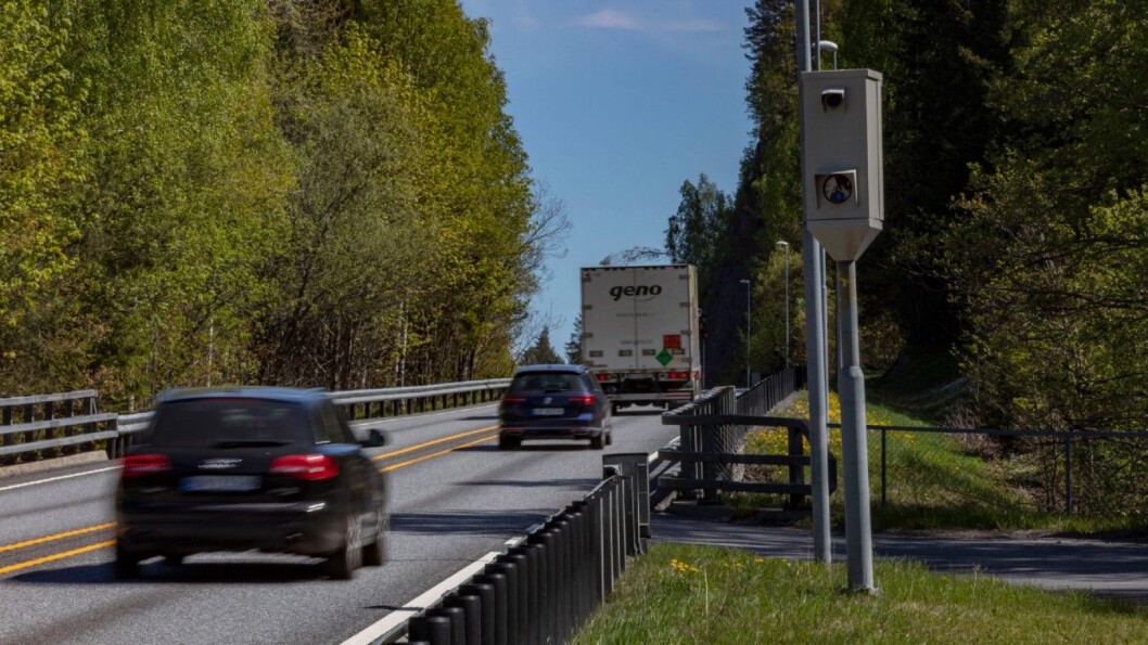 VIL KUTTE: Regjeringen vil ha færre fotobokser som måler gjennomsnittshastigheten, fordi de mener det er overvåkning. Foto: Geir Olsen VIL KUTTE: Regjeringen vil ha færre fotobokser som måler gjennomsnittshastigheten, fordi de mener det er overvåkning. Foto: Geir Olsen