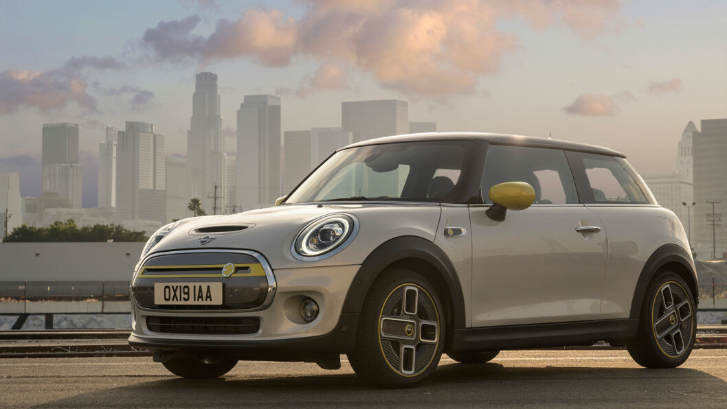 KLAR FOR FANSEN: Den harde kjernen av Mini-entusiaster får snart et elektrisk alternativ, når de første Cooper SE-modellene triller ut fra fabrikken. KLAR FOR FANSEN: Den harde kjernen av Mini-entusiaster får snart et elektrisk alternativ, når de første Cooper SE-modellene triller ut fra fabrikken.