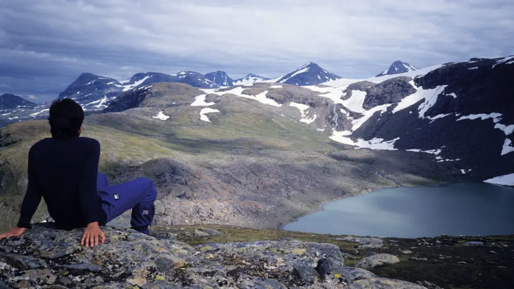 MEKTIG: Villmarksveien i Nordland bringer deg tett opp til det mektige fjellpartiet Okstindan. Foto: Per Roger Lauritzen MEKTIG: Villmarksveien i Nordland bringer deg tett opp til det mektige fjellpartiet Okstindan. Foto: Per Roger Lauritzen