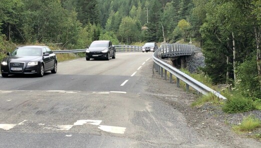 Ny motorvei ender i gammel, trafikkfarlig bru