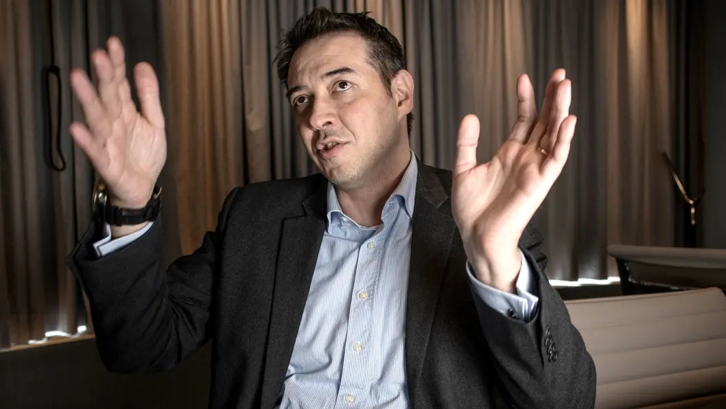 UTFORDRING: – Vi har 150.000 ansatte hvor 99 prosent jobber med produksjon av biler med forbrenningsmotor. Hvordan skal du på to år svitsje totalt? Det er rett og slett ikke mulig, mener Francesco Carranza. UTFORDRING: – Vi har 150.000 ansatte hvor 99 prosent jobber med produksjon av biler med forbrenningsmotor. Hvordan skal du på to år svitsje totalt? Det er rett og slett ikke mulig, mener Francesco Carranza.