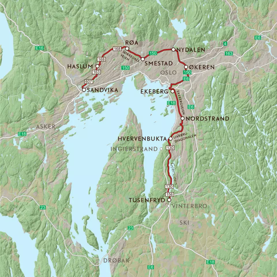 VEIFAKTA: Denne ruta starter i Oppegård og følger Gamle Mossevei fra der E6 og E18 skiller lag nord for Tusenfryd. Den fortsetter på Ljansbrukveien inn i Oslo og går over på Herregårdsveien til Ljabruveien. Så svinger den inn på Ekebergveien som den følger helt til Valhallveien ned til E6. Videre går turen langs Ringveien til Smestadkrysset og på FV168 forbi Røa og inn i Bærum til Øverlandskrysset. Derfra på FV163, Dragveien og Stasjonsveien til E18 ved Blommenholm. Strekningen er ca 53 km og kjøretiden er 1 time og 20 minutter, ifølge NAF Ruteplanlegger.