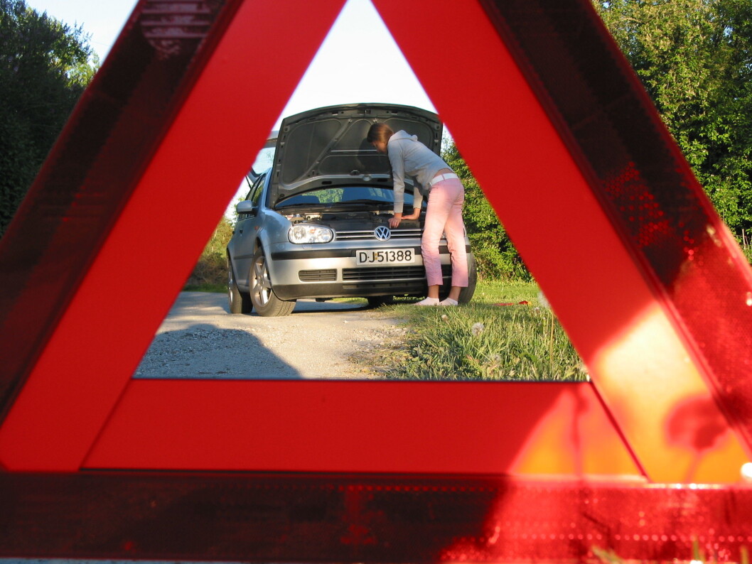 IKKE HYGGELIG: Å stå langs veien med nødstopp er ingen hyggelig opplevelse. Litt omsorg og pleie før ferien kan forebygge mange av de vanligste årsakene til stopp. Foto: Rune Korsvoll IKKE HYGGELIG: Å stå langs veien med nødstopp er ingen hyggelig opplevelse. Litt omsorg og pleie før ferien kan forebygge mange av de vanligste årsakene til stopp. Foto: Rune Korsvoll