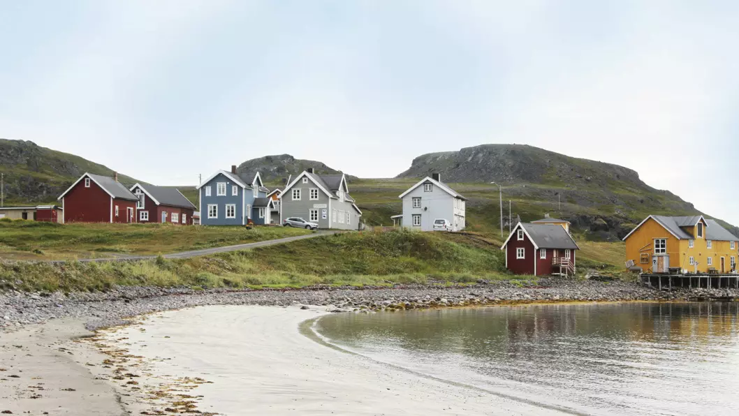 LUN HAVN: I idylliske Kongsfjord fines det blant annet et usedvanlig trivelig gjestehus. Foto: Rune Korsvoll