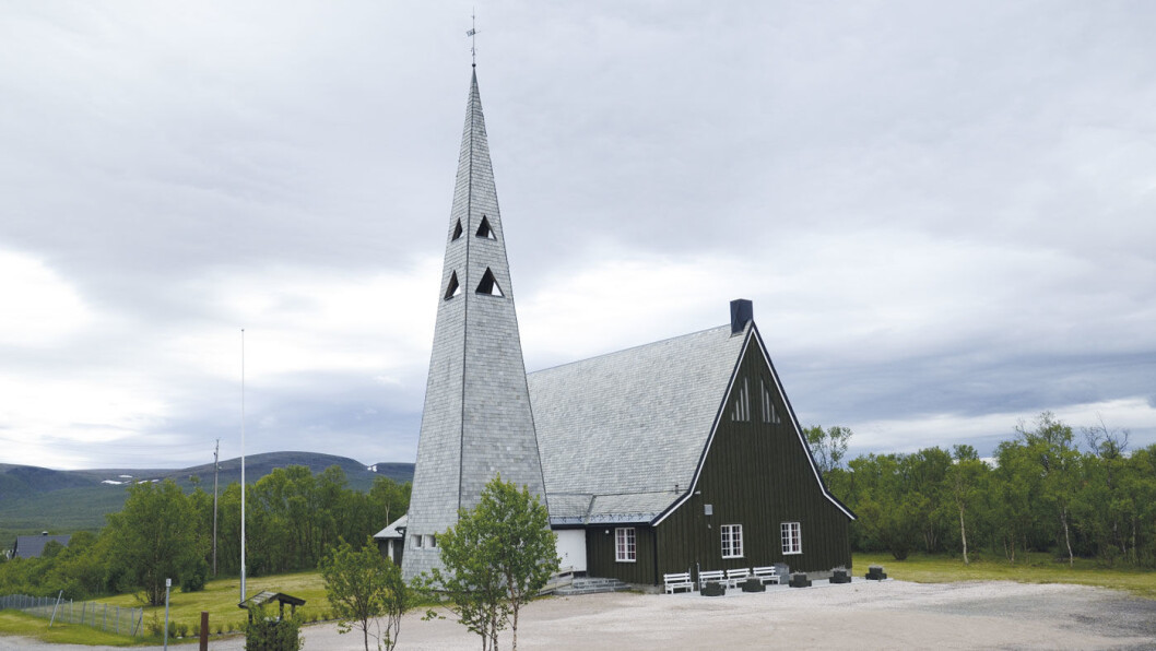 KIRKE: Rustefjelbma byr blant annet på den staselige Tana kirke, vigslet i 1964. Foto: Per Roger Lauritzen KIRKE: Rustefjelbma byr blant annet på den staselige Tana kirke, vigslet i 1964. Foto: Per Roger Lauritzen