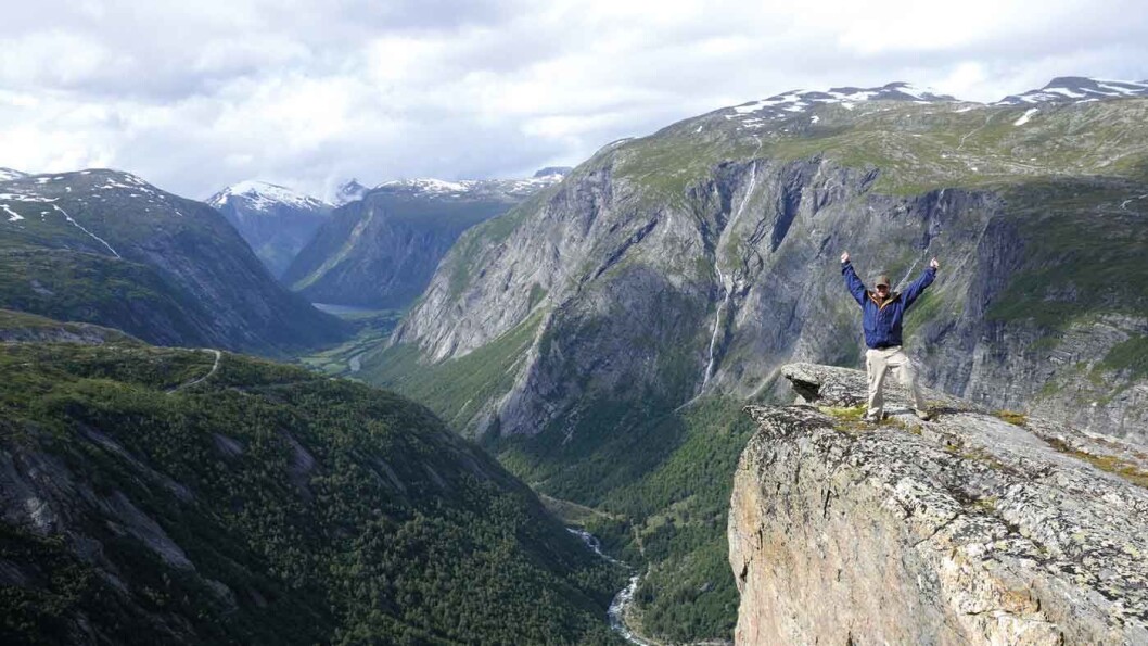 VILT OG BRATT: Aurstupet egner seg ikke for folk med høydeskrekk. Foto: Bjørn Magne Øverås VILT OG BRATT: Aurstupet egner seg ikke for folk med høydeskrekk. Foto: Bjørn Magne Øverås