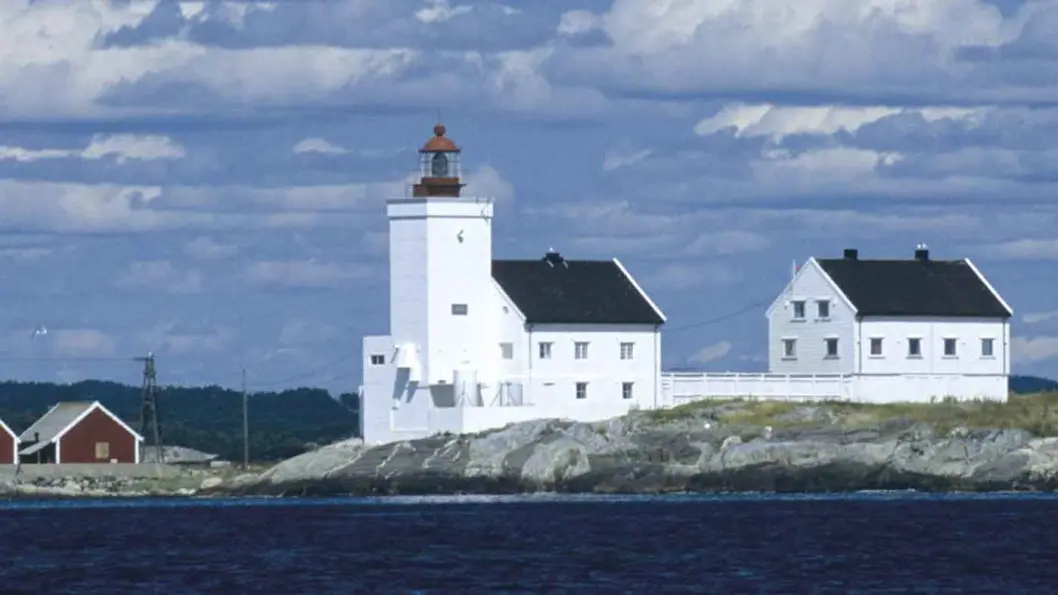 EN NATT PÅ FYRET: Homborsund fyr ved Grimstad er det også mulig å overnatte på for turister. © Foto: Per Roger Lauritzen EN NATT PÅ FYRET: Homborsund fyr ved Grimstad er det også mulig å overnatte på for turister. © Foto: Per Roger Lauritzen