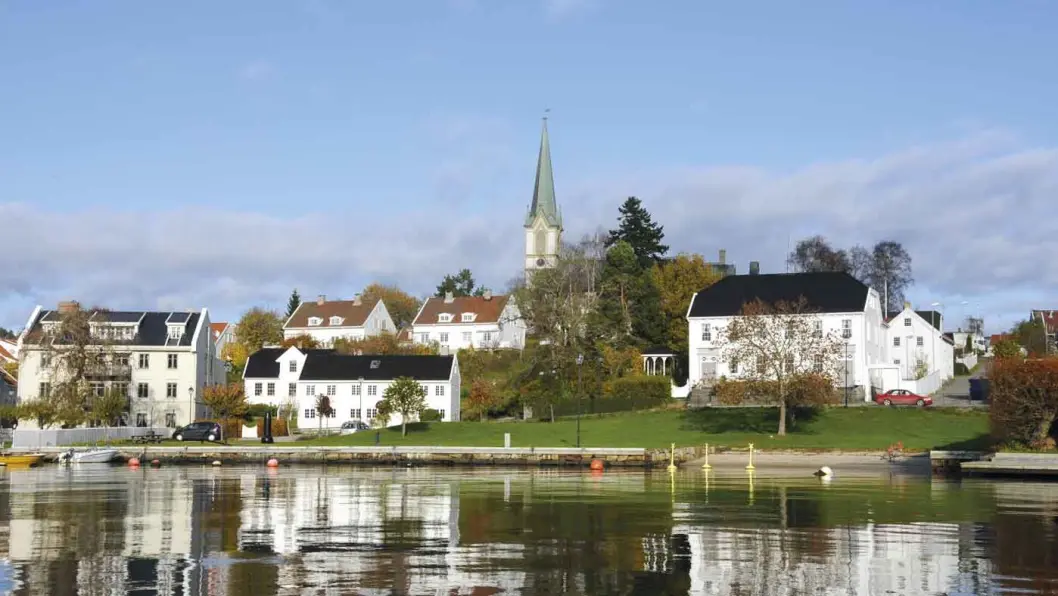 YRENDE SOMMERLIV: Den idylliske, vesle byen Lillesand bør du også svinge innom på turen langs Sørlandskysten. © Foto: Per Roger Lauritzen YRENDE SOMMERLIV: Den idylliske, vesle byen Lillesand bør du også svinge innom på turen langs Sørlandskysten. © Foto: Per Roger Lauritzen