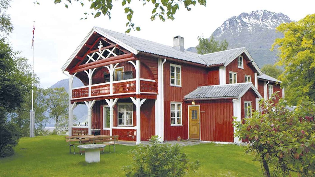 VAKKER BELIGGENHET: På veien ned mot Sunndalsøra passerer vi avkjøringen til Trædal Hotell og Turistsenter. Foto: Trædal Eiendom VAKKER BELIGGENHET: På veien ned mot Sunndalsøra passerer vi avkjøringen til Trædal Hotell og Turistsenter. Foto: Trædal Eiendom