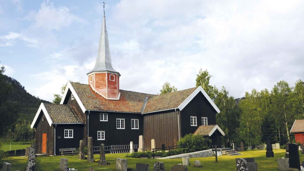 GAPESTOKK OG RETTERSTED: I tettstedet Flesberg finner du den sørligste av stavkirkene i Numedal. Foto: Per Roger Lauritzen GAPESTOKK OG RETTERSTED: I tettstedet Flesberg finner du den sørligste av stavkirkene i Numedal. Foto: Per Roger Lauritzen