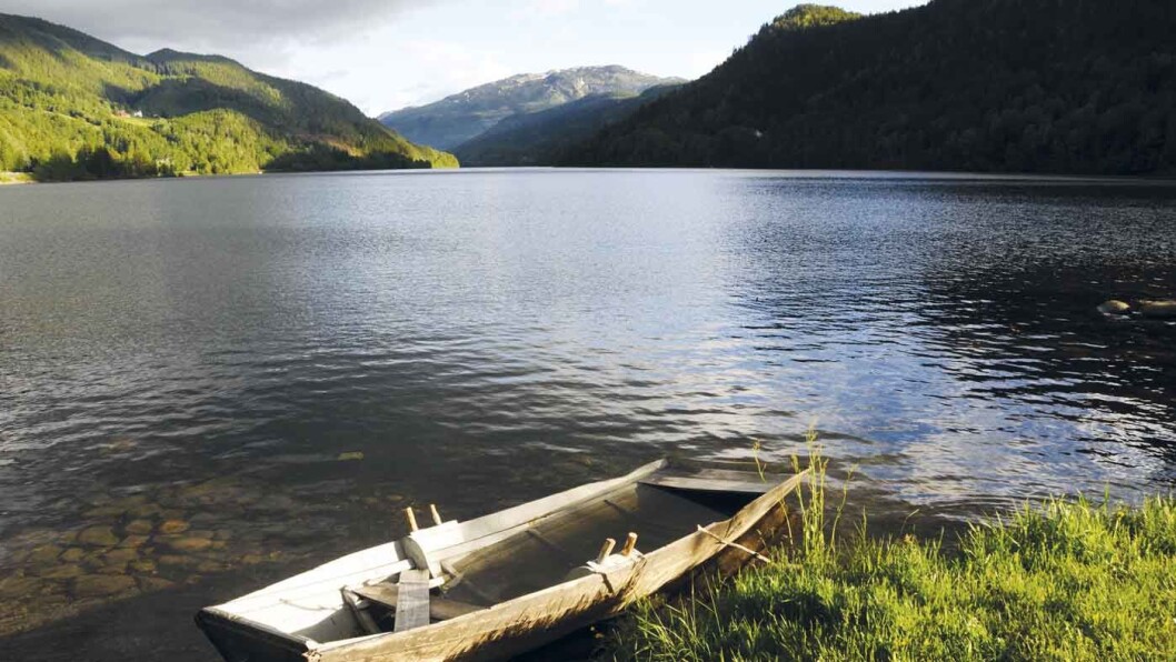 PADLING OG FISKE: Når denne båten er øst tom er det bare å legge utpå Norefjorden. Foto: Per Roger Lauritzen PADLING OG FISKE: Når denne båten er øst tom er det bare å legge utpå Norefjorden. Foto: Per Roger Lauritzen