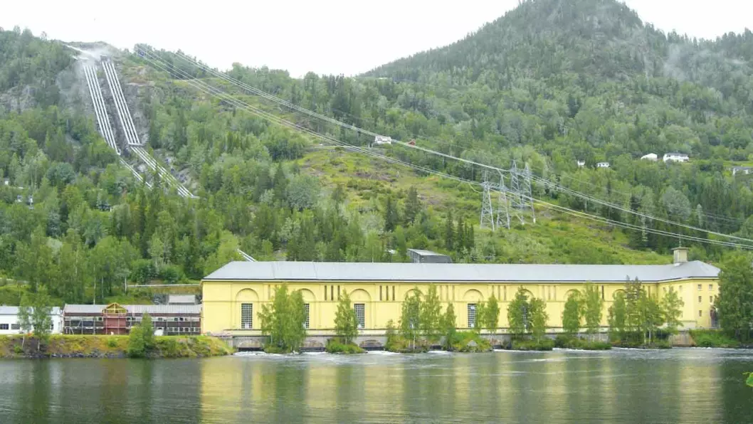 KRAFTTAK: Nore I, et av Norges store kraftverk holder til i denne nyklassisistiske bygningen på Rødberg. Foto: Per Roger Lauritzen