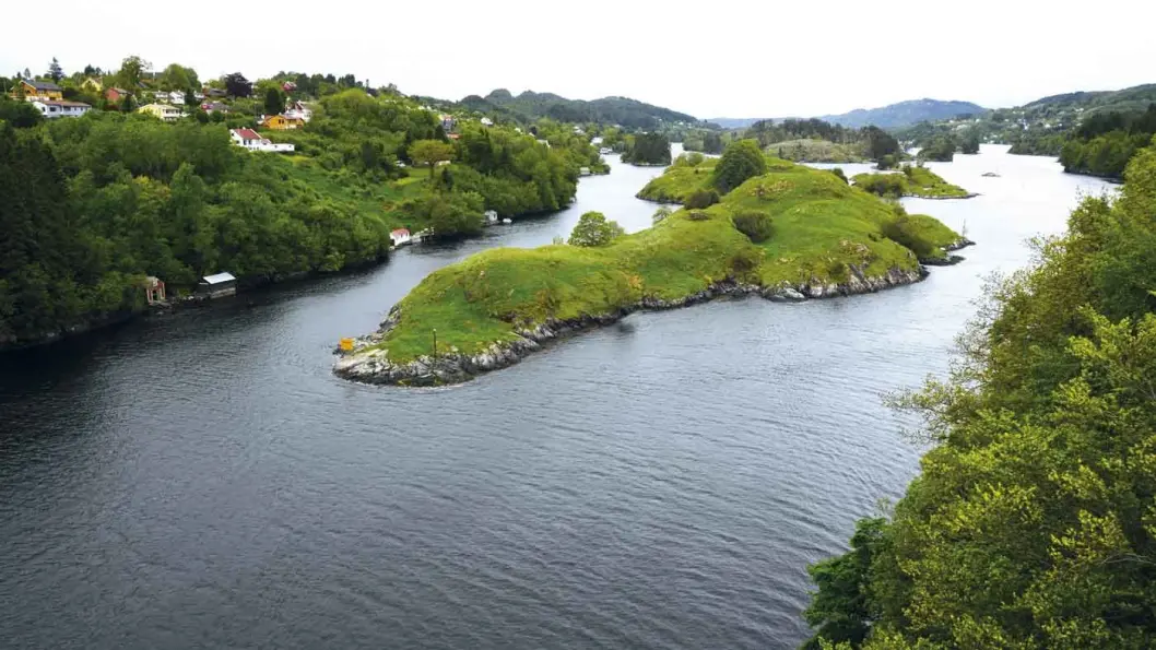 ALVERSTRAUMEN: Strømmen er stri, men idyllene ligger tett. Foto: Per Roger Lauritzen ALVERSTRAUMEN: Strømmen er stri, men idyllene ligger tett. Foto: Per Roger Lauritzen