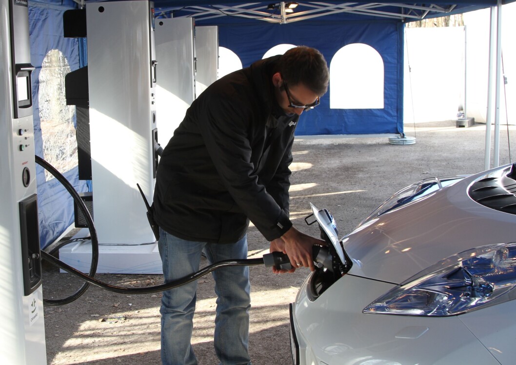 KRAFTIG FALL: Salget av elektriske biler gikk ned med 37 prosent i juli.Fortsatt er elbilsalget svært høyt i Norge. Foto: Rune Korsvoll KRAFTIG FALL: Salget av elektriske biler gikk ned med 37 prosent i juli.Fortsatt er elbilsalget svært høyt i Norge. Foto: Rune Korsvoll