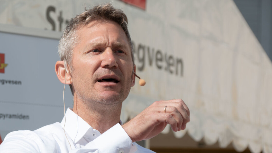 KLARER IKKE STANSE: – Ulovlige bilverksteder gjør store sikkerhetskritiske reparasjoner, uten at de tar hensyn til deg som kunde, sier Jon Molnes, leder for krimenheten i Statens vegvesen. Foto: Peter Raaum KLARER IKKE STANSE: – Ulovlige bilverksteder gjør store sikkerhetskritiske reparasjoner, uten at de tar hensyn til deg som kunde, sier Jon Molnes, leder for krimenheten i Statens vegvesen. Foto: Peter Raaum