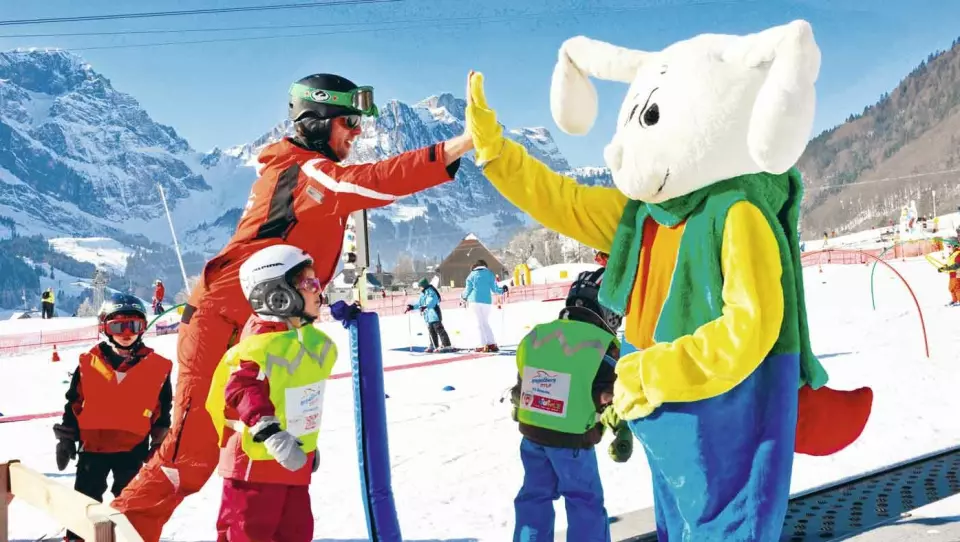 VINTEREVENTYRET: Vinterferie i Engelberg i de sveitsiske alpene er et skieventyr for store og små.