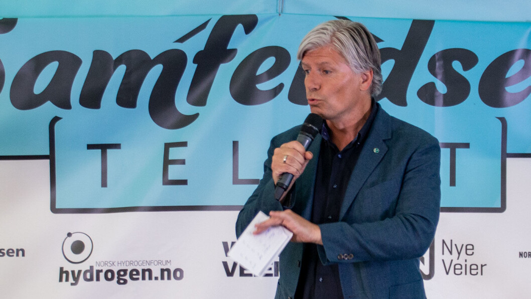 STATSRÅD I 100: Klima- og miljøminister Ola Elvestuen advarer mot å slippe opp på målsettingen om 100 prosent nullutslipp i nybilsalget i 2025. Foto: Peter Raaum STATSRÅD I 100: Klima- og miljøminister Ola Elvestuen advarer mot å slippe opp på målsettingen om 100 prosent nullutslipp i nybilsalget i 2025. Foto: Peter Raaum