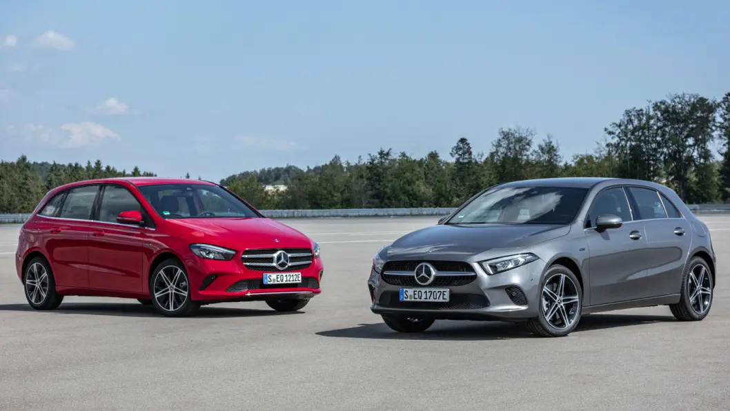 MER ENERGI: Mercedes A-klasse og den litt større B-klasse kommer nå som ladbare hybrider – som ganske sikkert vil løfte salget for de to minste modellene til merket. Foto: Daimler MER ENERGI: Mercedes A-klasse og den litt større B-klasse kommer nå som ladbare hybrider – som ganske sikkert vil løfte salget for de to minste modellene til merket. Foto: Daimler