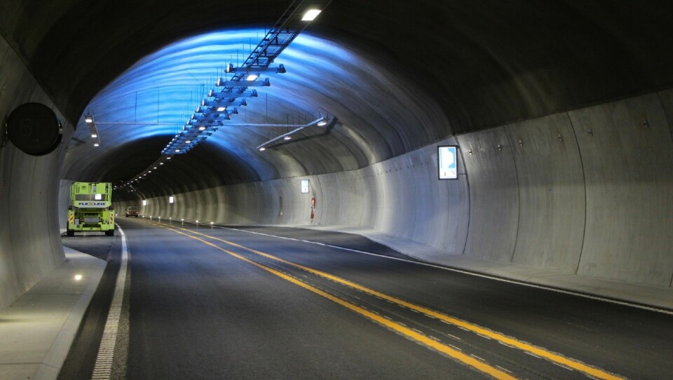 ØKER FARTSGRENSEN. Teigkamptunnelen på E6 har møtende trafikk. Likevel vil samferdselsministeren øke hastigheten fra 80 til 90 km/t. Foto: Roar Holten, Statens Vegvesen