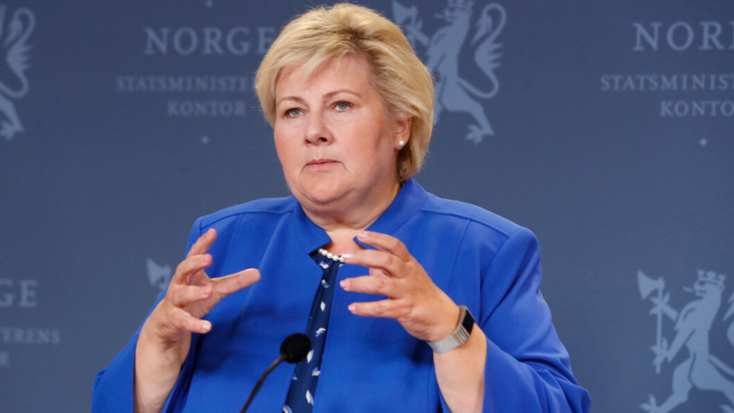 SETTER BOM: Statsminister Erna Solberg på pressekonferansen i regjeringens representasjonsanlegg om bompengesaken fredag kveld. Foto: Terje Bendiksby / NTB scanpix SETTER BOM: Statsminister Erna Solberg på pressekonferansen i regjeringens representasjonsanlegg om bompengesaken fredag kveld. Foto: Terje Bendiksby / NTB scanpix