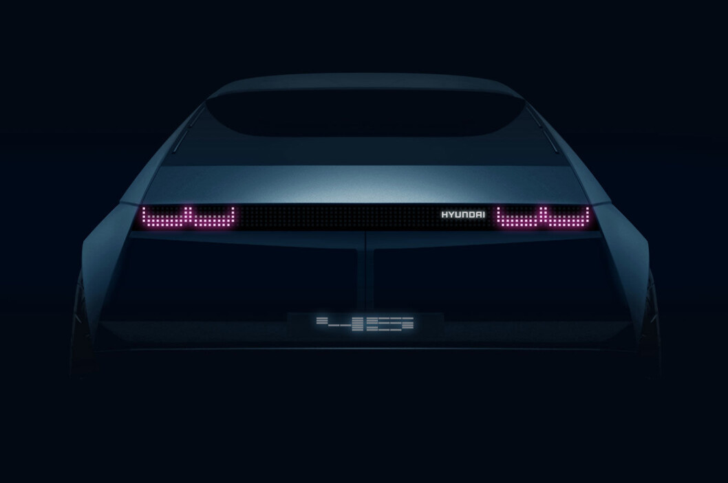 70-TALLSINSPIRERT: Hyundais nye elbilkonsept blir vist i sin helhet om noen uker. Inntil da må vi kikke på denne hekken, visstnok inspirert av Hyundais biler på 70-tallet. Foto: Hyundai Motor Europe 70-TALLSINSPIRERT: Hyundais nye elbilkonsept blir vist i sin helhet om noen uker. Inntil da må vi kikke på denne hekken, visstnok inspirert av Hyundais biler på 70-tallet. Foto: Hyundai Motor Europe