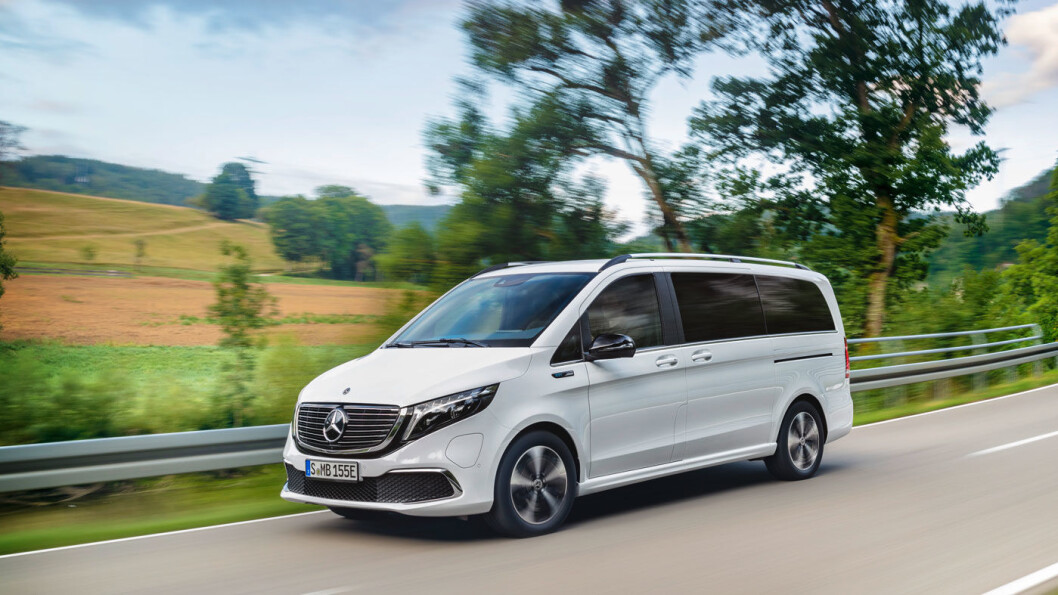 ELEKTRISK FAMILIEFRAKTER: Mercedes EQV er en batteridrevet variant av Mercedes V-klasse, og kommer som seks- sju- eller åtteseter og med rekkevidde på rundt 40 mil. Foto: Daimler ELEKTRISK FAMILIEFRAKTER: Mercedes EQV er en batteridrevet variant av Mercedes V-klasse, og kommer som seks- sju- eller åtteseter og med rekkevidde på rundt 40 mil. Foto: Daimler