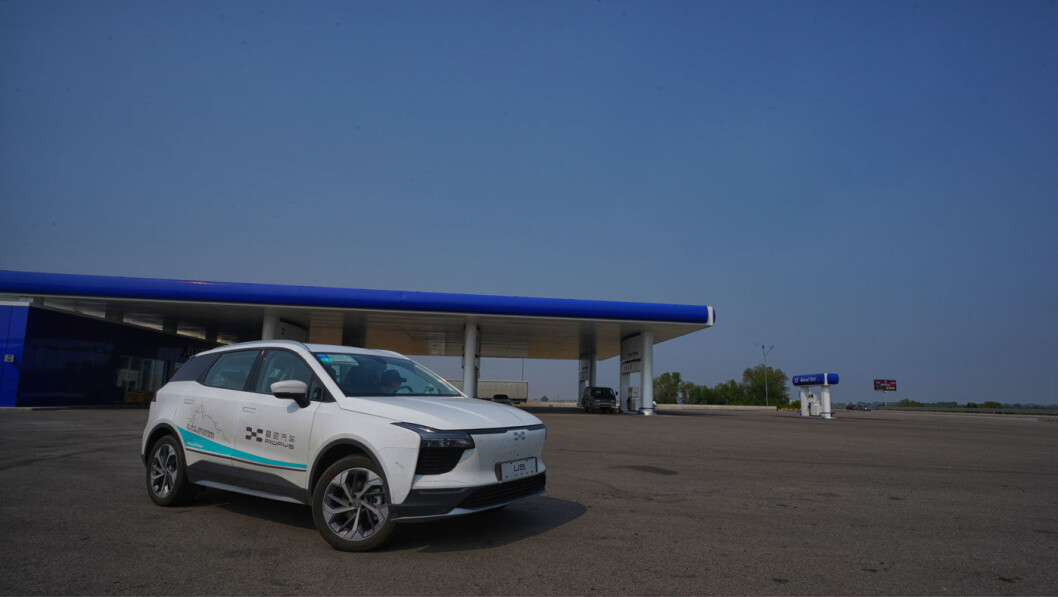 DER INGEN SKULLE TRU…: …at noen elbil skulle kjøre, nemlig på veiene i Kazakhstan. Ladingen måtte stort sett ordnes fra medbrakte aggregater på følgebilene. Foto: Aiways DER INGEN SKULLE TRU…: …at noen elbil skulle kjøre, nemlig på veiene i Kazakhstan. Ladingen måtte stort sett ordnes fra medbrakte aggregater på følgebilene. Foto: Aiways