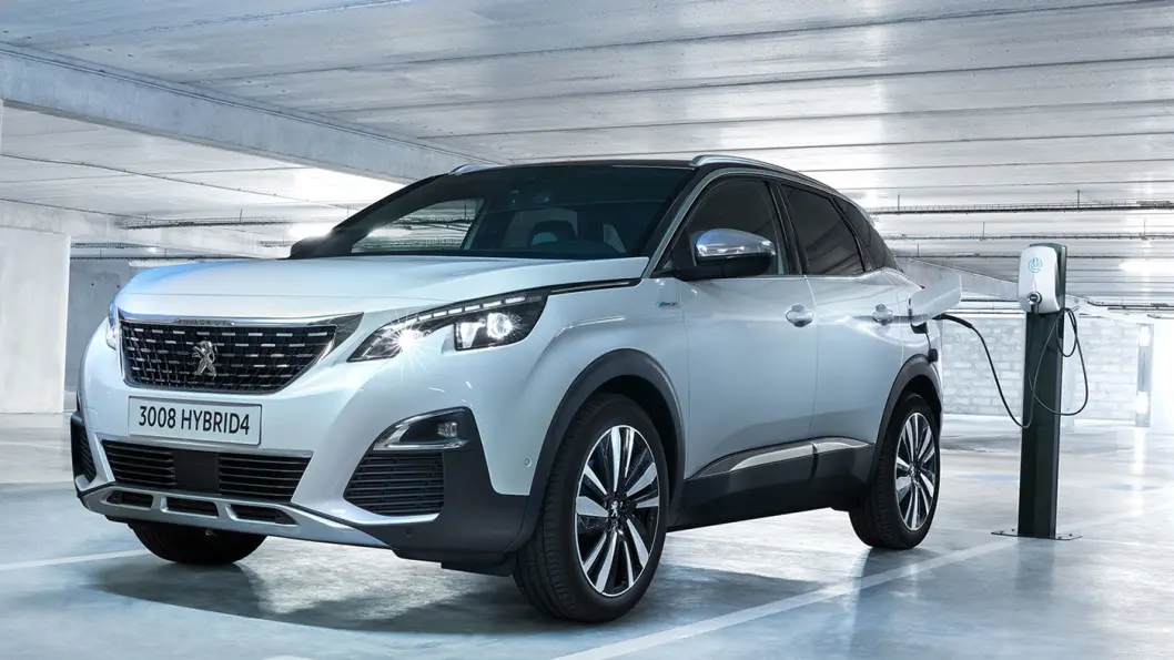 SPENNENDE: Peugeots kompakt-SUV 3008 får nå ladbar hybrid-teknologi og firehjulsdrift. Men foreløpig ingen pris. SPENNENDE: Peugeots kompakt-SUV 3008 får nå ladbar hybrid-teknologi og firehjulsdrift. Men foreløpig ingen pris.