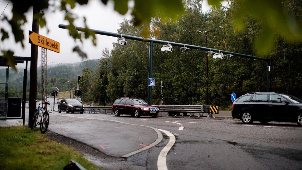 KJØR HER: Statens Vegvesen oppfordrer bilistene til å kjøre lovlig gjennom Oslos 83 bomstasjoner, som denne ved Skillebekk øverst i Groruddalen. Foto: Siv Dolmen KJØR HER: Statens Vegvesen oppfordrer bilistene til å kjøre lovlig gjennom Oslos 83 bomstasjoner, som denne ved Skillebekk øverst i Groruddalen. Foto: Siv Dolmen