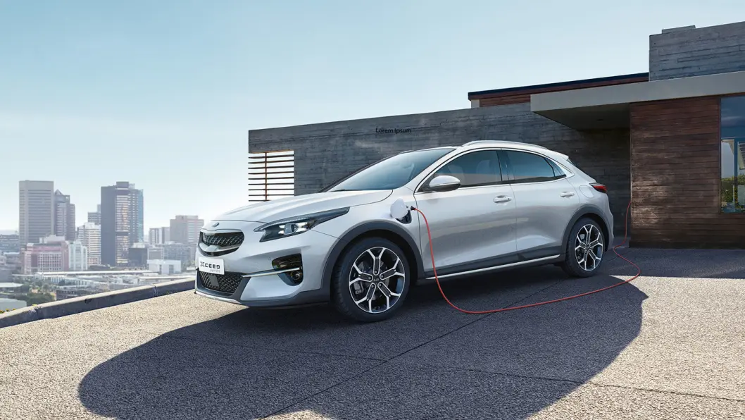 FÅR LEDNING: Den allerede etablerte stasjonsvognen Kia Ceed og den kommende crossoveren XCeed (bildet) kommer som ladbar hybrid til Norge i februar. FÅR LEDNING: Den allerede etablerte stasjonsvognen Kia Ceed og den kommende crossoveren XCeed (bildet) kommer som ladbar hybrid til Norge i februar.