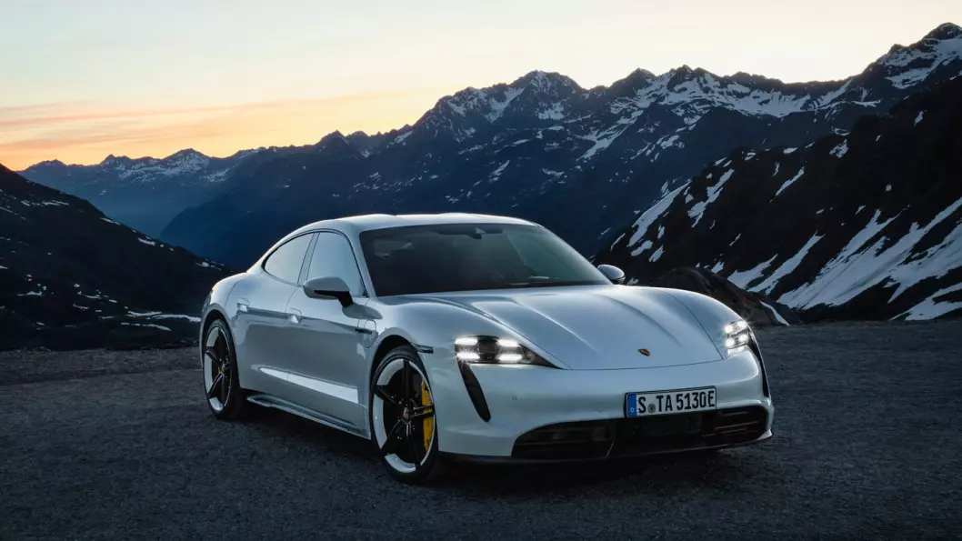 TIL TOPPS: Med lanseringen av Porsche Taycan kommer sportsbilene inn i elbil-segmentet for alvor. Og underbruket i det tyske Volkswagen-konsernet sender en klar beskjed til konkurrentene om at de mener el på alvor.
