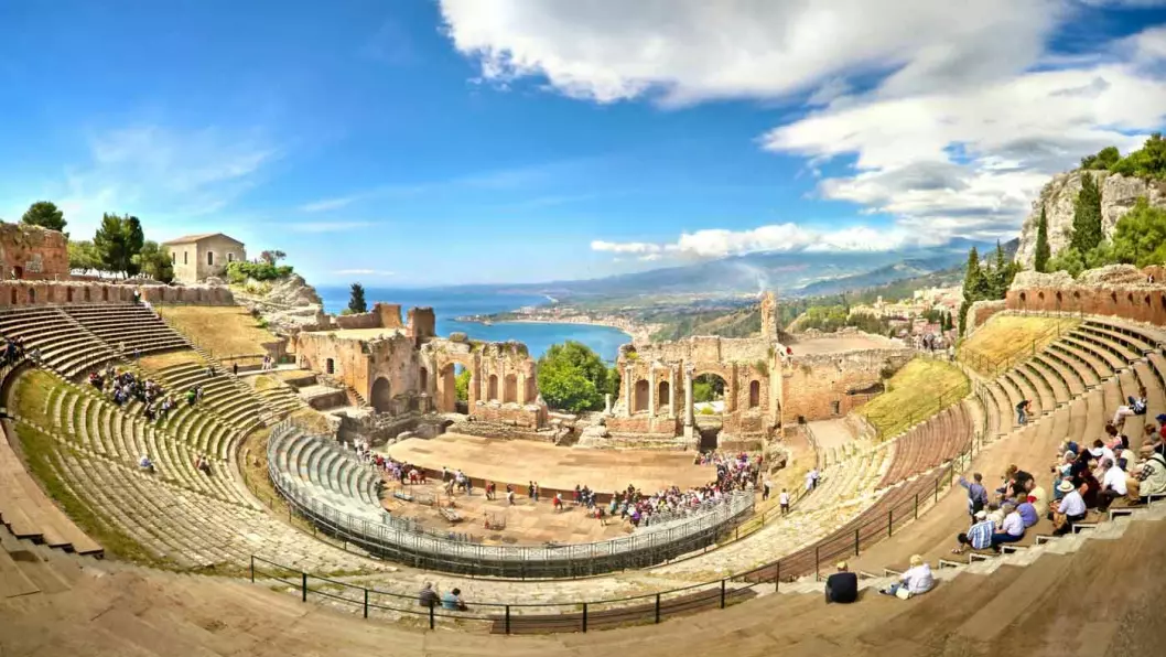 IMPONERENDE: I Taormina ligger blant annet et gresk-romersk amfiteater.