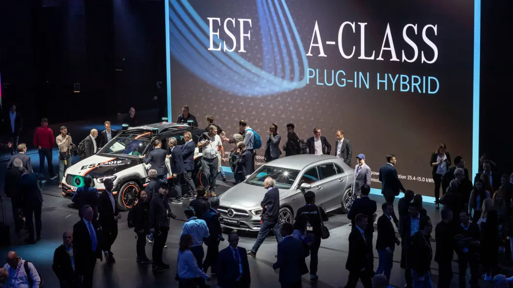 SISTE SKRIK: Ny A-klasse med nær 70 km elektrisk rekkevidde er en av de store Mercedes-nyhetene på bilutstillingen i Frankfurt. Foto: Daimler SISTE SKRIK: Ny A-klasse med nær 70 km elektrisk rekkevidde er en av de store Mercedes-nyhetene på bilutstillingen i Frankfurt. Foto: Daimler